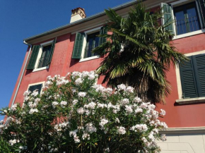 Отель Rovinj's Flowers Apartments  Ровинь
